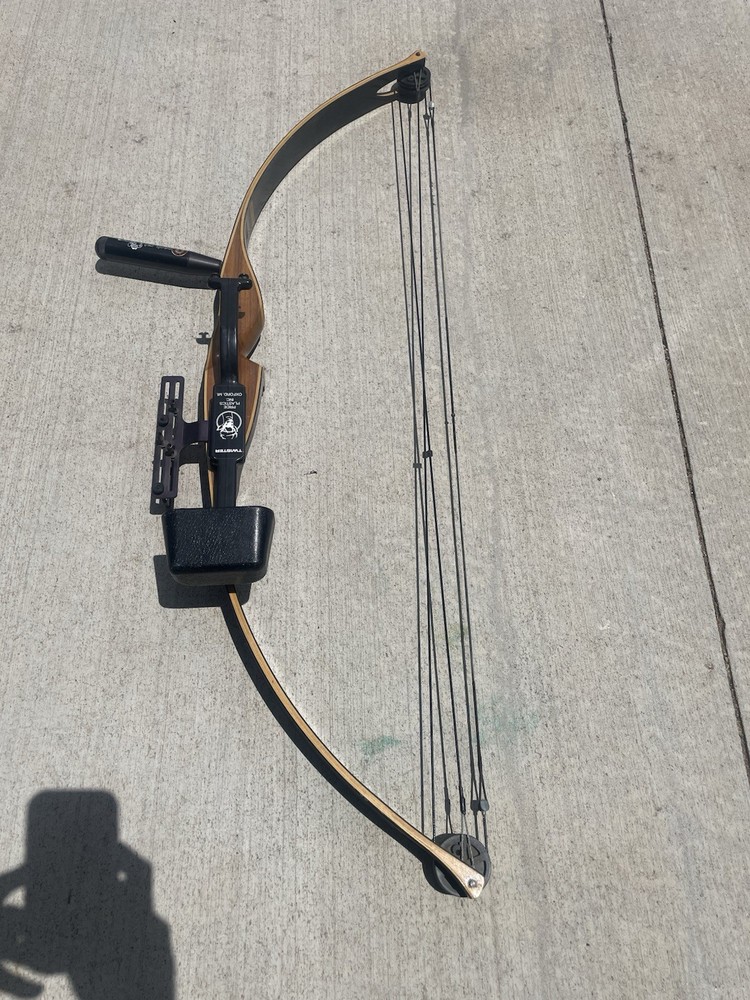 Vintage Browning Cobra Right Hand Compound Bow Black/Brown Wood