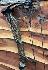 Mathews Lift X 33 Mossy Oak Bottomland Camo 28″D/L 70#D/W *Display Bow*