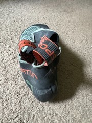 La Sportiva Mantra Climbing Shoes — Size EU 40.5 (US M8/W9) — No-Edge Slipper