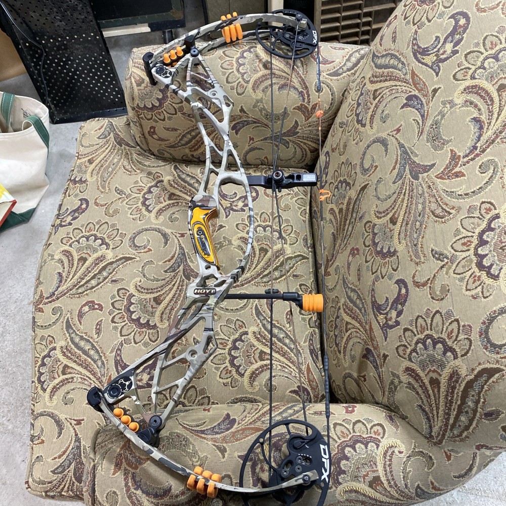 Hoyt Defiant Compound Bow 50-60 LB 28-30 Inch DL DFX