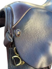 Barnsby Leng 19″ Made in England with a deep seat and adjustable stirrup bars.