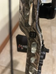 Mathews V3 31 RH Compound Bow 70lb 28in Draw Camo/Black w/ Sight