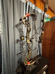 Bear Alaskan XT + RTH 70 RH ONE OF A KIND- OLIVE RISER AND Bottomlands LIMBS!