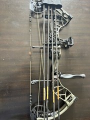 Bear Whitetail Legend Pro Compound Bow RTH Package 25″-30″/ 55-70# 339 FPS!