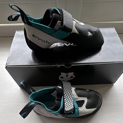 Evolv TRAX SAS Rock Climbing Shoes Black/Teal US 8.5 Medium Width