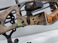 Hoyt Trykon XL Bow (75th Anniversary) 26″ 50lb Draw