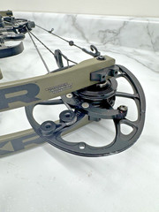 Used Mathews VXR 28 Right Handed Ambush Green Compound Bow 27″/70# – USED