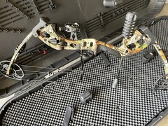 Predator Raptor Compound Bow (left hand) and hard Case