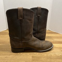 Justin 3410Y Youth Cowboy Boot with Bay Apache Leather Foot and a Roper Toe 6D