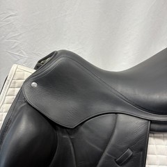 PRICE DROP! Used Voltaire Adelaide – Size 17.5″ Dressage Saddle Black