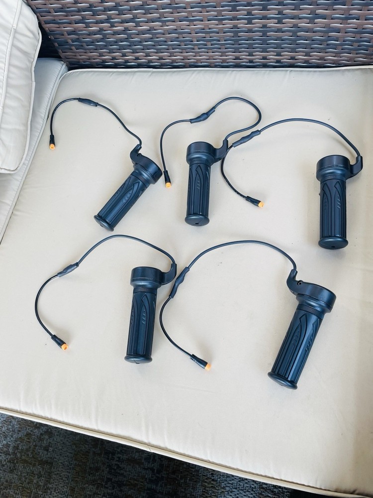 TST R002 Twist Throttle (Modified) Includes 1 Throttle and Matching Grip.