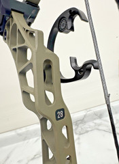 Used Mathews VXR 28 Right Handed Ambush Green Compound Bow 27″/70# – USED