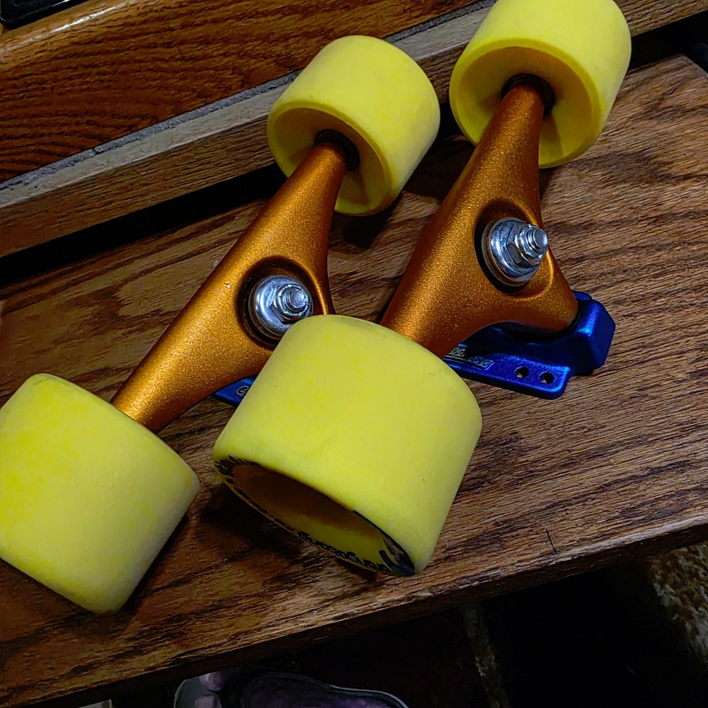 Gullwing Neil Carver Longboard 50°trucks, Orangatang Stimulus wheels set
