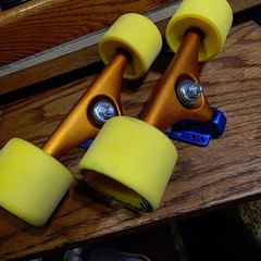 Gullwing Neil Carver Longboard 50°trucks, Orangatang Stimulus wheels set