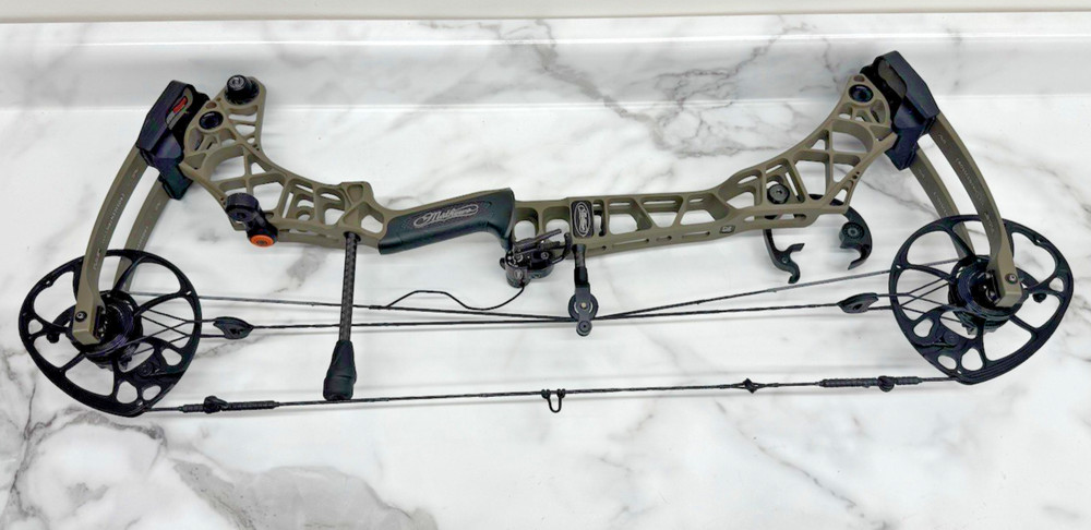 Used Mathews VXR 28 Right Handed Ambush Green Compound Bow 27″/70# – USED