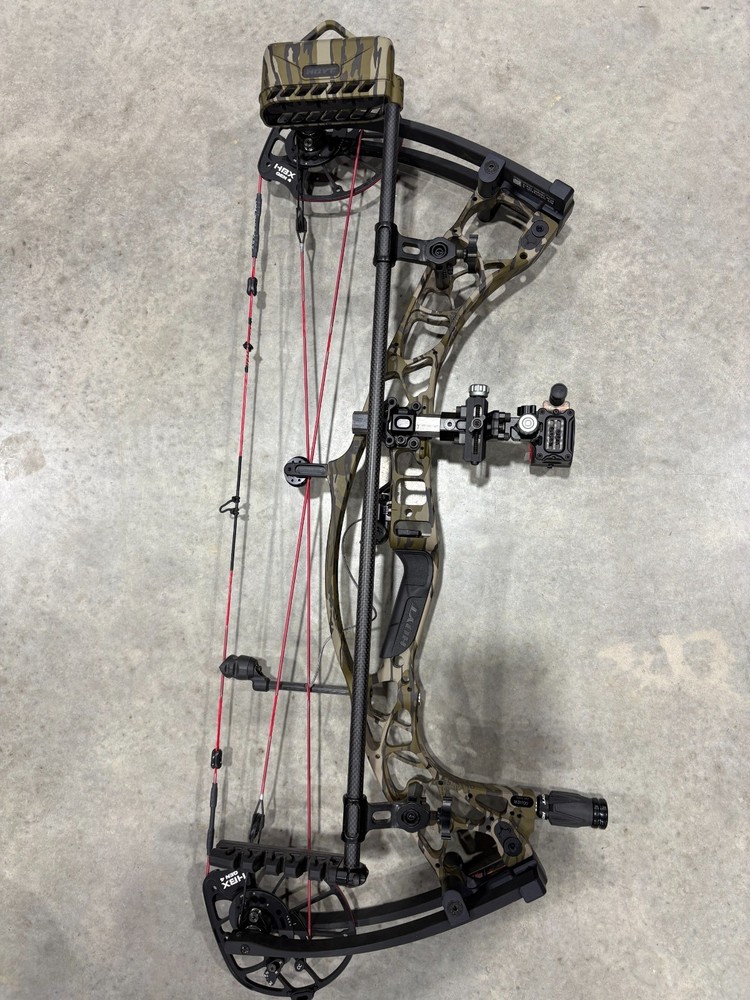 Used right hand Hoyt AX-2 29 60-70lbs Bottomland custom bow LOADED