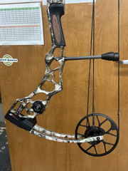 Mathews No Cam HTX Compound Bow RH 29″ 70lb Lost XD New! 1828243