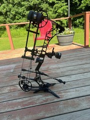 Mathews VXR 28 Right Handed 60-70 lbs 28” draw length (Loaded)