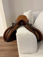 M. Toulouse Sellier 16.5″ Medium Saddle + Stirrups