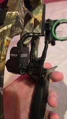 Hoyt Eclipse Compound Bow Left Handed package 23.5-25.5″ 40-50# in Realtree Edge