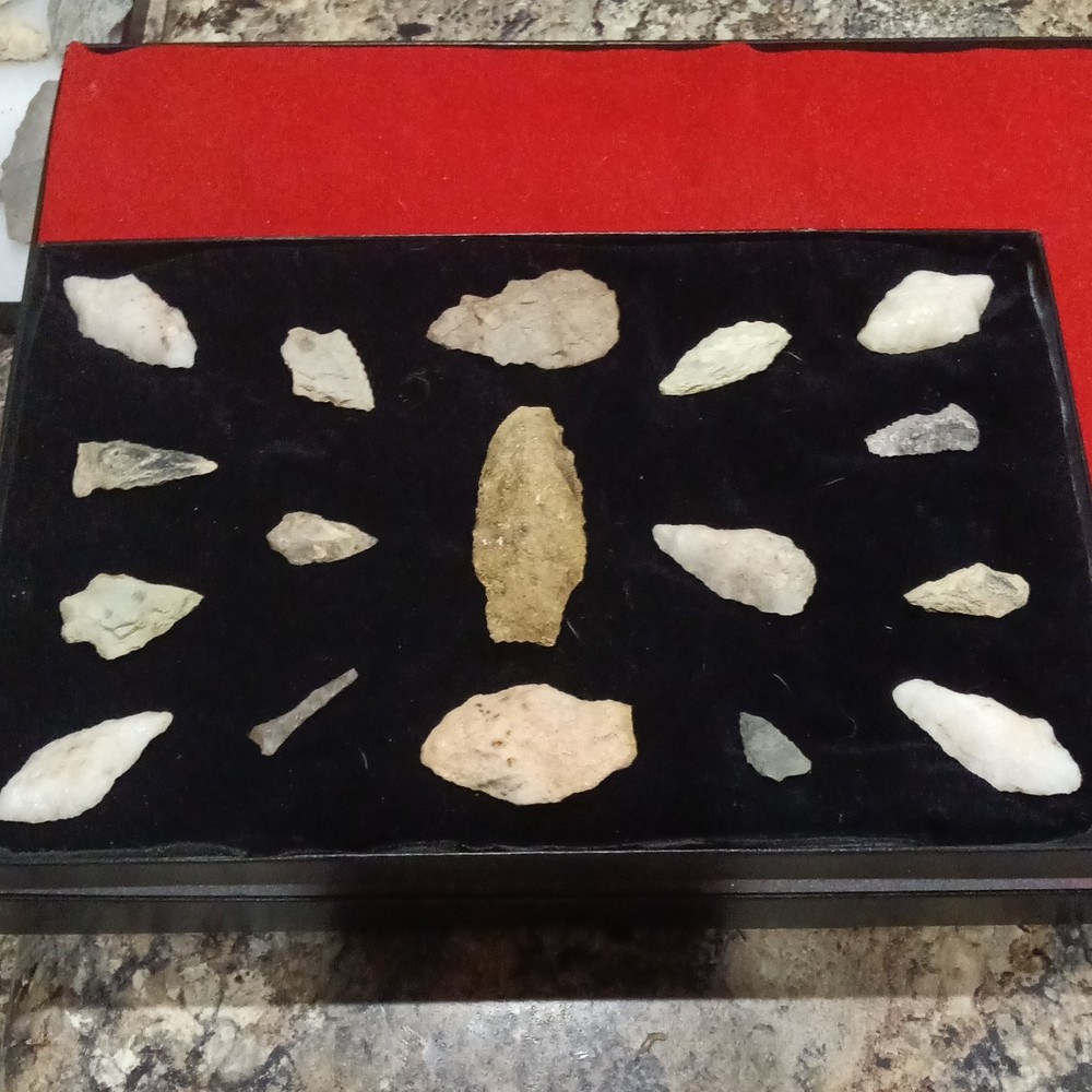 Stone Arrowhead Points Lot w/ Display Case, Multicolor – Hunting Archery
