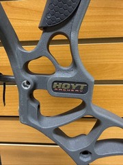 Item 4237 – Hoyt Archery Compound Bow – Helix – RH – Gray – 70# Max – 27-30” –