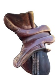 Barnsby Leng 19″ Made in England with a deep seat and adjustable stirrup bars.