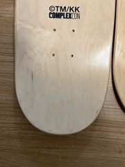 Takashi Murakami Complexcon 2018 Exclusive «Flaming Skulls» skateboard 2/3