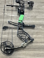 Bear Radiant Archery Bow RTH Extra 70# RH Mossy Oak DNA Camo AV45A1X0E7R