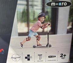 Micro Mini Deluxe LED Wheels Scooter Swiss-Designed, Navy Blue Ages 2-5 NEW