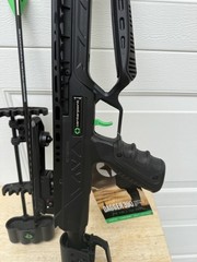 CenterPoint AXCD190FCK Dagger 390 Compound Crossbow Body Only W/ Accessories