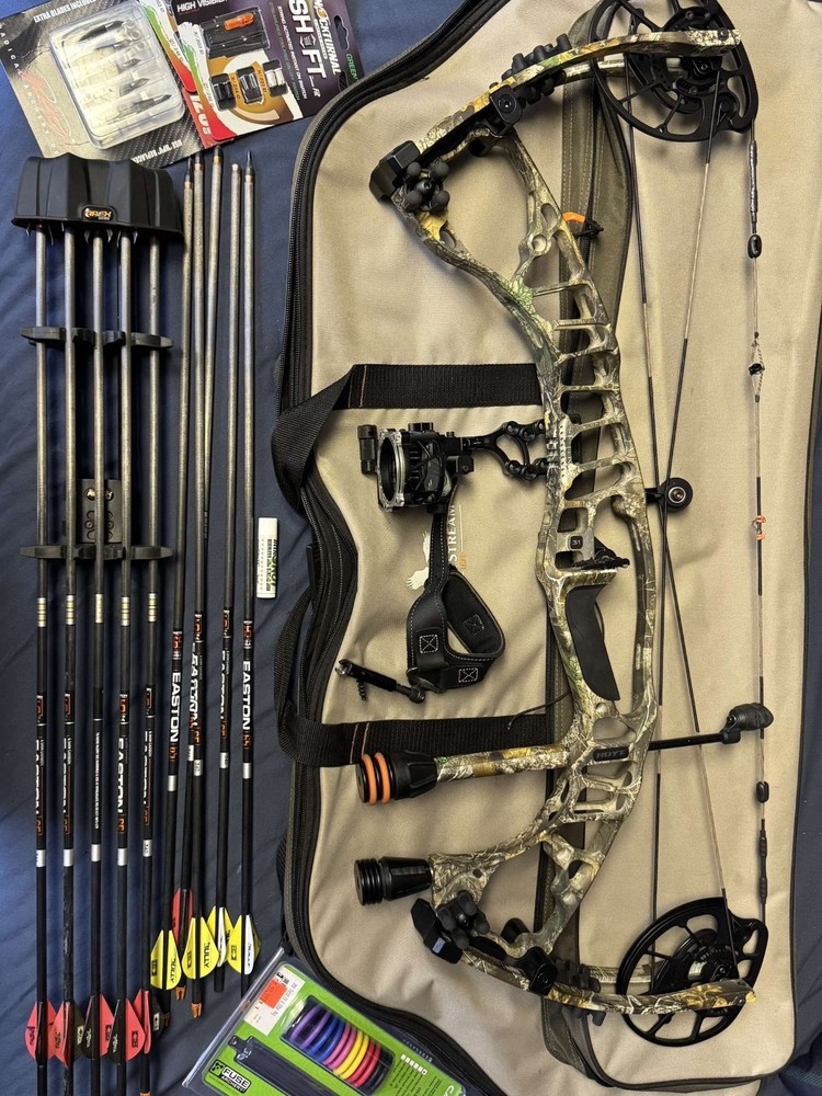 Used Custom, Loaded Hoyt VTM 31 Bow Package- 60/70 lb – Real tree camo