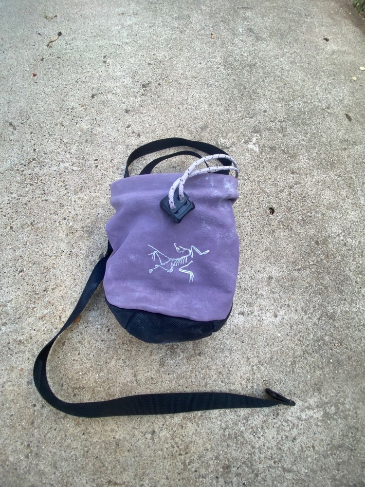 Arc’teryx Lightweight Chalk Bag Lavender
