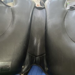 Wintec 17 in Isabella Werth Black Dressage Saddle with CAIR System