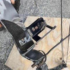 Fast Flight Legend Magnum RH Compound Bow 75lb 30in DL 44in Gray/Black