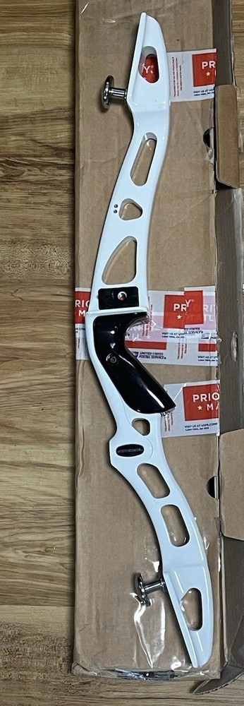 Rare New Hoyt Excel Bow Recurve 23 Inch ILF Riser Right Hand