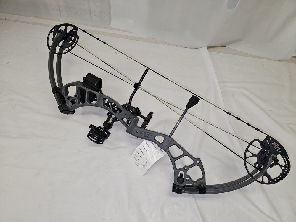 PSE Brute Force Lite Bow Package 40 – 70lbs/25″ – 31″/Charcoal