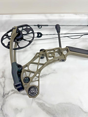 Used Mathews VXR 28 Right Handed Ambush Green Compound Bow 27″/70# – USED