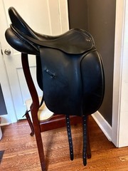Richard Castelow dressage saddle. 17.5″ Seat, Med Tree, 16.5” Flap Length,