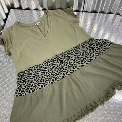 Umgee USA Women’s Shirt Ruffle Loose Green Blocking Animal Print Short Sleeve L