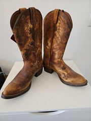 Men’s 8.5 D Justin Distressed Western Boot NEW With Tags