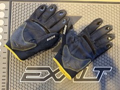 REDZ PAINTBALL GLOVES MEDIUM!!