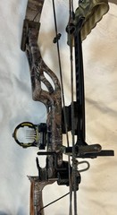 Used Elite Energy 32 70# RH Compound Bow 29” With Accessories