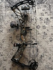 Elite Kure compound bow Great Shape, Ready To Hunt, 65 Lb Limbs/ Adjustable Draw