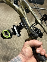 Hoyt Carbon Rx9 Ultra RH 70lb Draw 28.5” DL Up To 30” Bottomland Fully Loaded