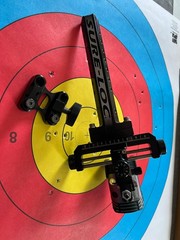 Archery: Right Hand Sureloc Surpeme Compound Sight Rail (UV3 scope not included)