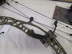 Hoyt AX-2 29 60 – 70lbs/25″ – 30″/Wilderness