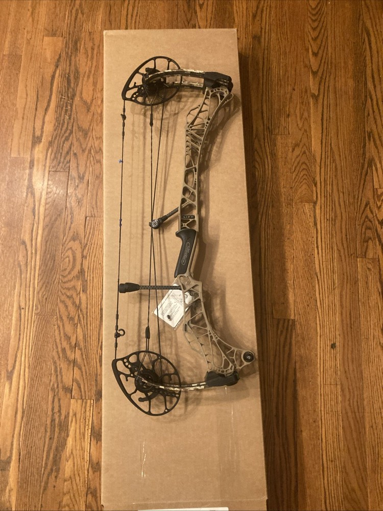 Mathews Lift 29.5 LH Earth Riser Camo Limbs 65# 30 IN Draw