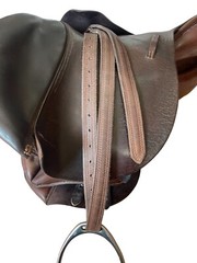 Barnsby Leng 19″ Made in England with a deep seat and adjustable stirrup bars.