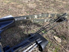 Barnett Quad 400 Camo Crossbow Scope Quiver Bolts Cocking Device Broadheads Wax